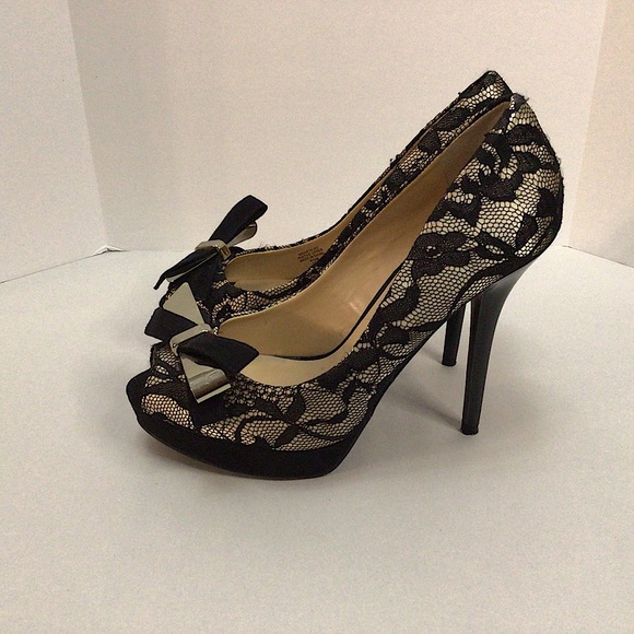 Guess Black Lace Platform Heels. Size 6.50M - Picture 3 of 5